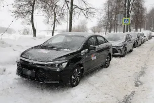 В Нижнем Новгороде трем ветеранам СВО вручили ключи от автомобилей с ручным управлением