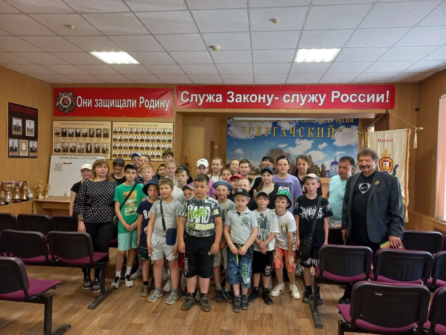 Интересная встреча школьников с полицейскими состоялась в МО МВД России «Сергачский» в рамках оперативно профилактического мероприятия «Защита»