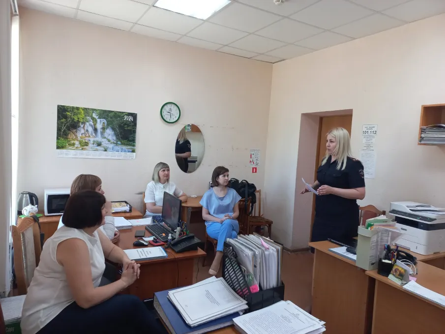 Начальник штаба Сергачского межмуниципального отдела полиции провела профилактическую беседу и узнала общественное мнение сотрудников учреждения о деятельности МО МВД России «Сергачский» в ГКУ НО "УСЗН Сергачского муниципального округа